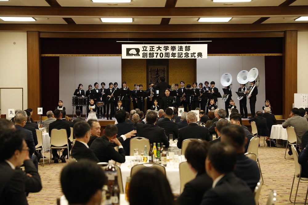 吹奏楽部と応援指導部による友情応援