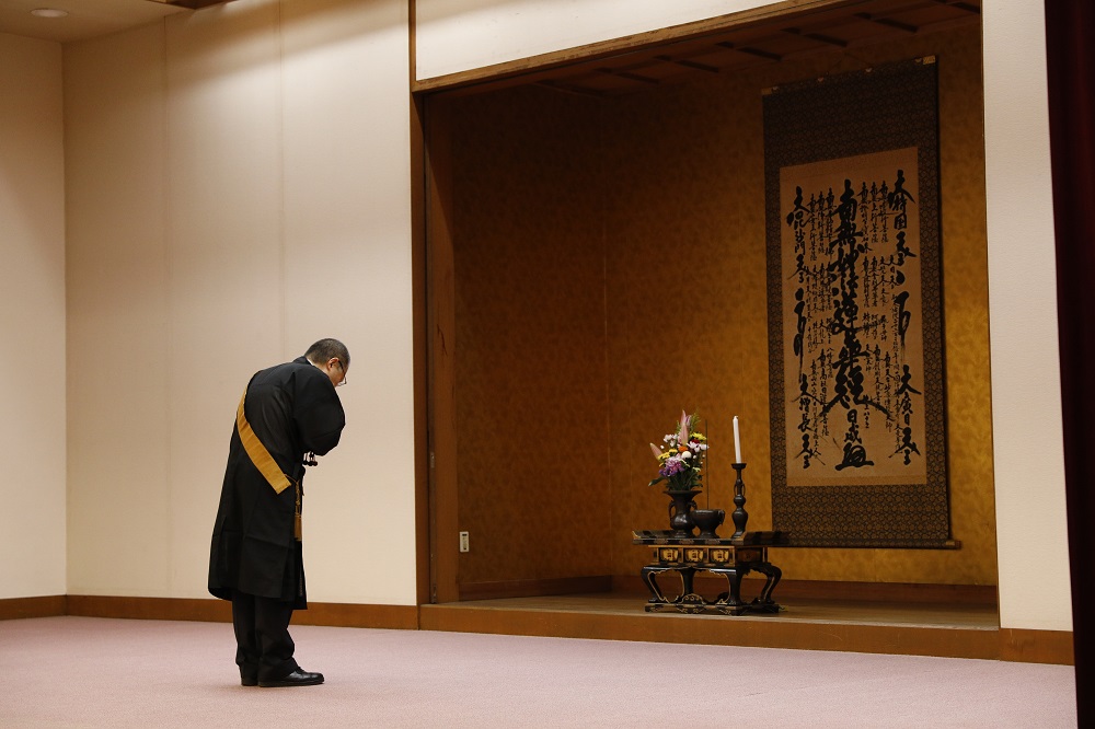 物故者追善（導師：寺尾学長）